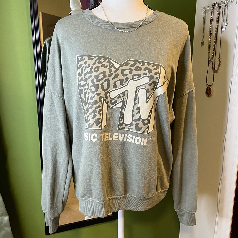 MTV crewneck sweater size L